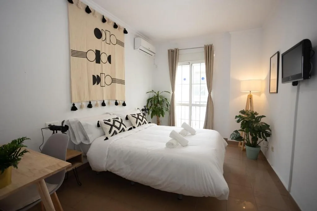 Camera matrimoniale Deluxe con balcone — Naim Guest House Nerja - Adults only