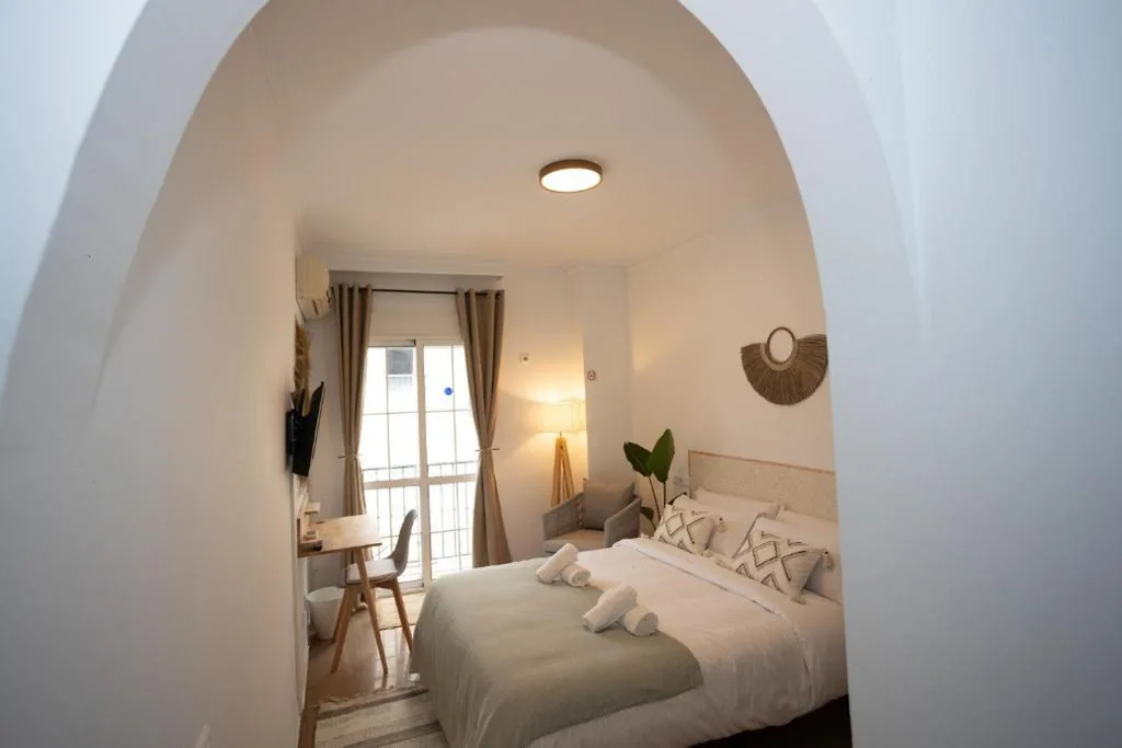 Camera matrimoniale Deluxe con balcone — Naim Guest House Nerja - Adults only