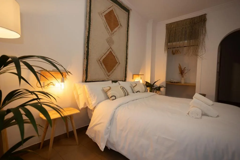 Camera matrimoniale Deluxe con balcone — Naim Guest House Nerja - Adults only