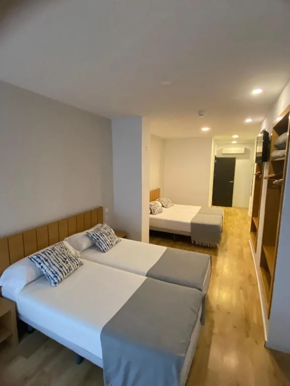 Habitación Cuádruple Económica — Nanit Valencia Hostel