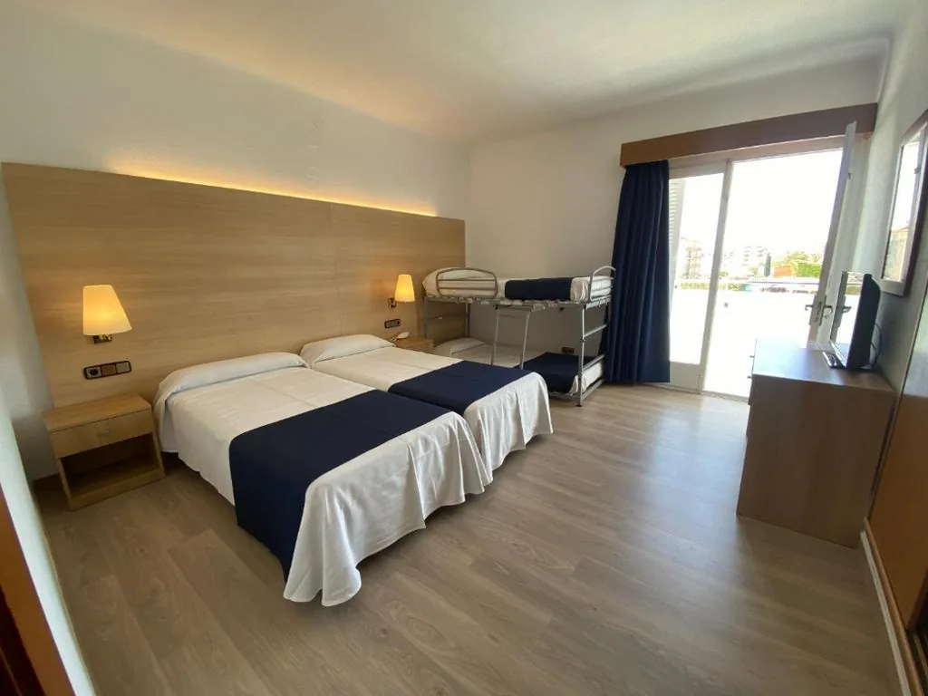 Camera Quadrupla (2 adulti + 2 bambini) — Nautilus Hotel