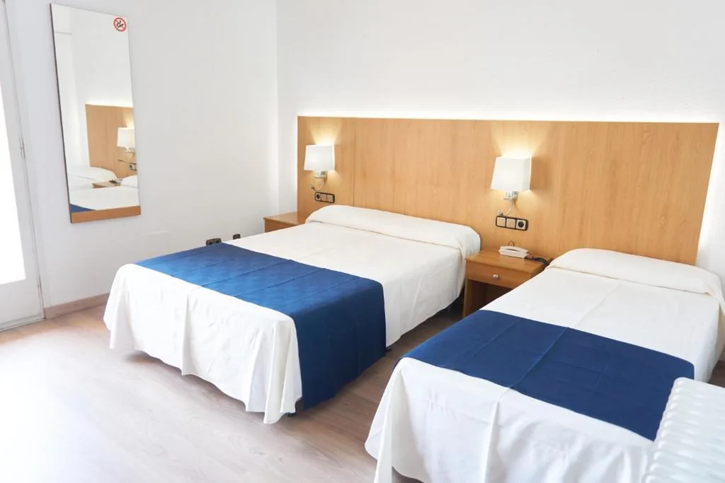 Camera Tripla (2 adulti + 1 bambino) — Nautilus Hotel