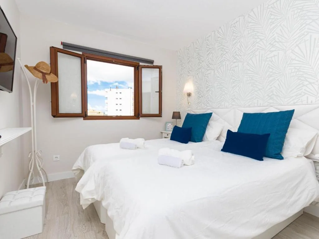 Navy style friendly Holiday Home