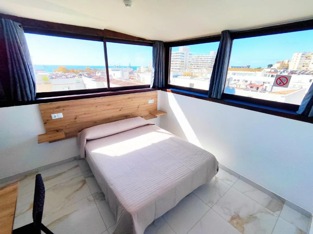 Quarto Deluxe - 1 cama grande — Nch Hotel Torremolinos