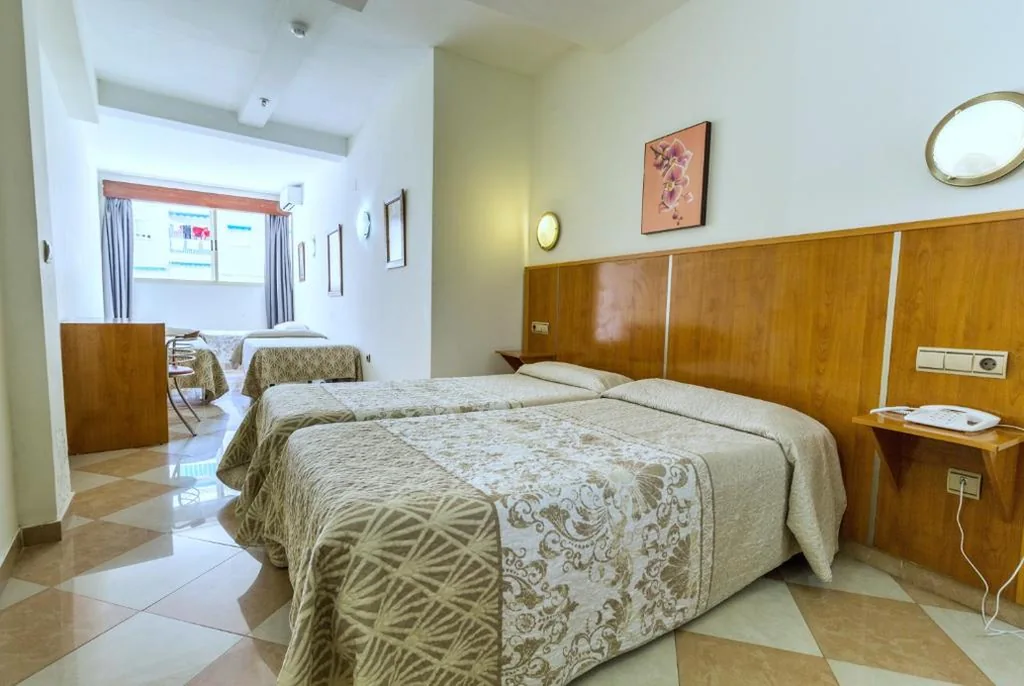 Quarto Familiar (2 adultos e 2 crianças) — Nch Hotel Torremolinos
