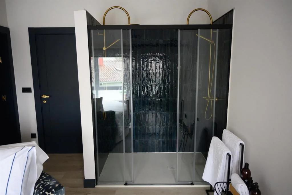 Deluxe-Doppelzimmer mit Dusche — Neguetxea Boutique Guest House