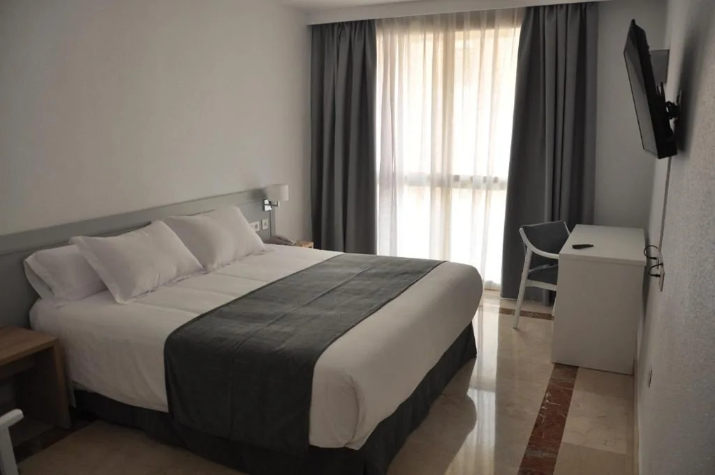 Camera Superior - 1 letto matrimoniale grande — NEO HOTEL
