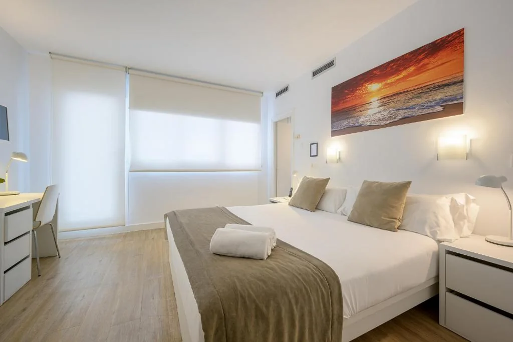 Superior-Doppelzimmer mit Balkon - 1 oder 2 Betten — NeoMagna Madrid