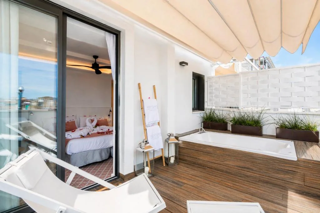 Premium-Doppelzimmer mit Außenwhirlpool — Neptuno Hotel & SPA 4 Sup