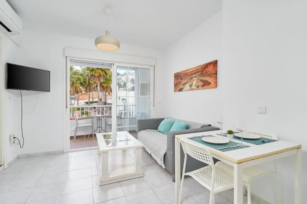 Deluxe appartement met 2 slaapkamers en balkon — Nerja Vacaciones Apartamentos