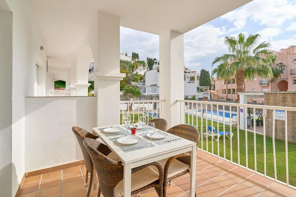 Deluxe appartement met 2 slaapkamers en uitzicht op de tuin — Nerja Vacaciones Apartamentos