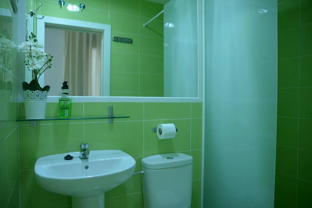 Habitación Triple con baño privado — Nersan