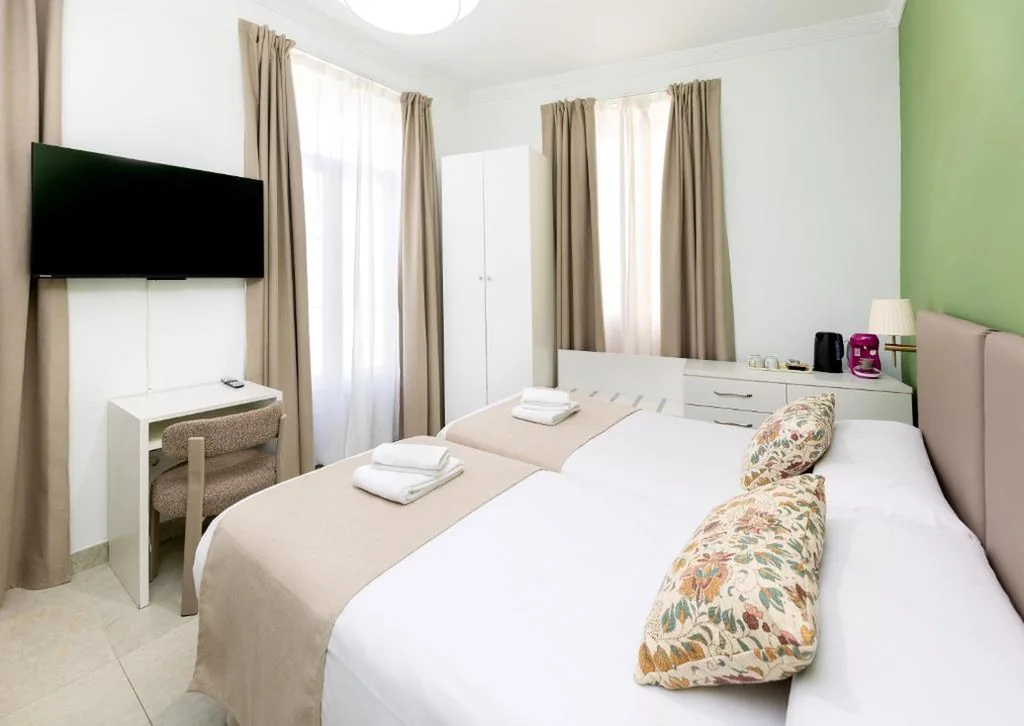 Habitación Triple — Nest Style Granada