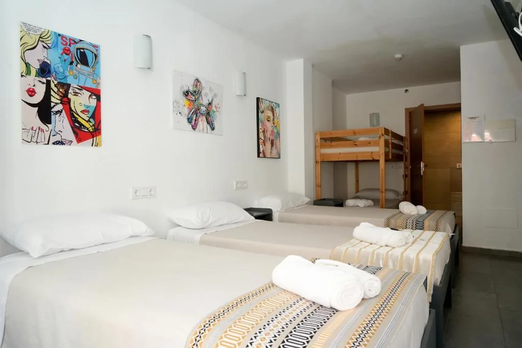 NEW ART BEACH HOSTEL- Albergue Juvenil