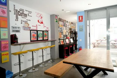 NEW ART BEACH HOSTEL- Albergue Juvenil — Foto 9