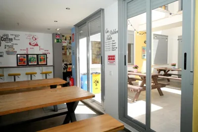 NEW ART BEACH HOSTEL- Albergue Juvenil — Foto 12