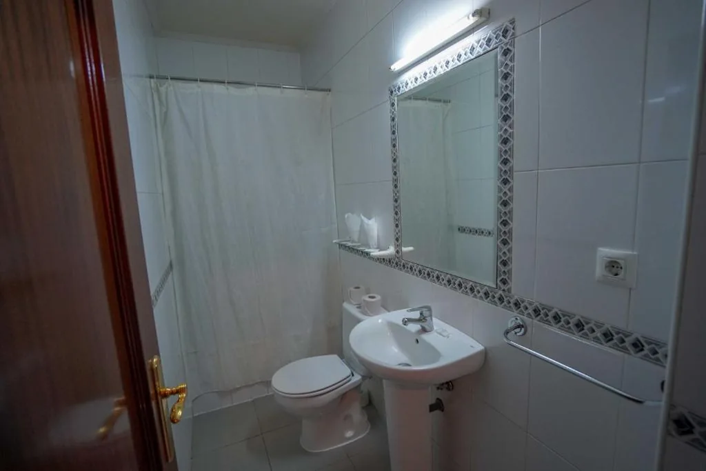 Quarto Duplo Interior Pequeno — New Go Inn