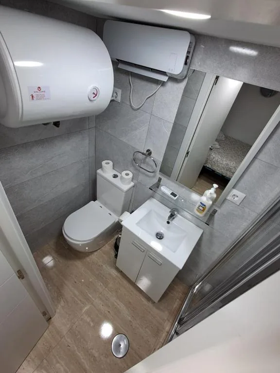 大型ベッド1台付きスタジオ — New Hortaleza Coliving