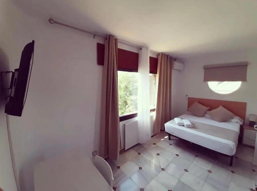 共用バスルーム付きダブルルーム — New Hortaleza Coliving