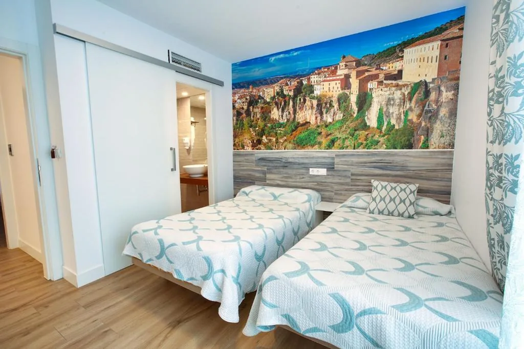 Habitación Doble con baño privado - 2 camas — New Hostal Cabañas