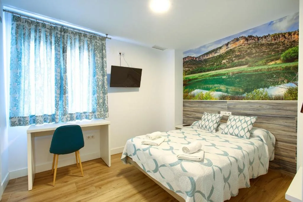 Habitación Doble con baño privado — New Hostal Cabañas