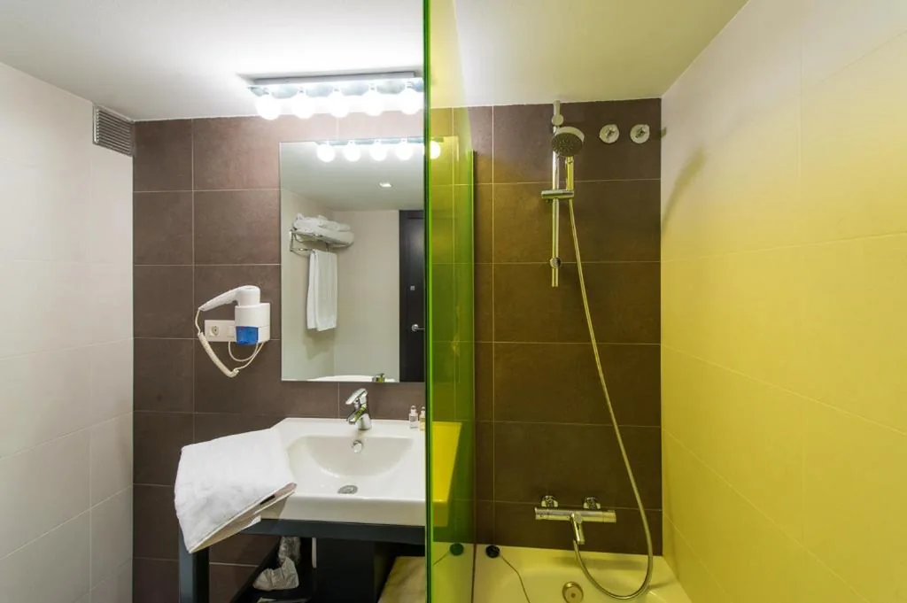 Tweepersoonskamer met 2 Bedden — New Hotel Colon