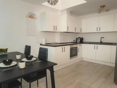 New - MiJa basement Loft Apartment steps from Beach - perfect for Sun and Sport Seekers — 照片 4