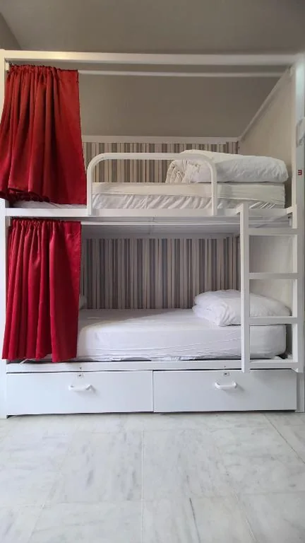 Letto in dormitorio femminile condiviso da 6 posti — New Samay Hostel