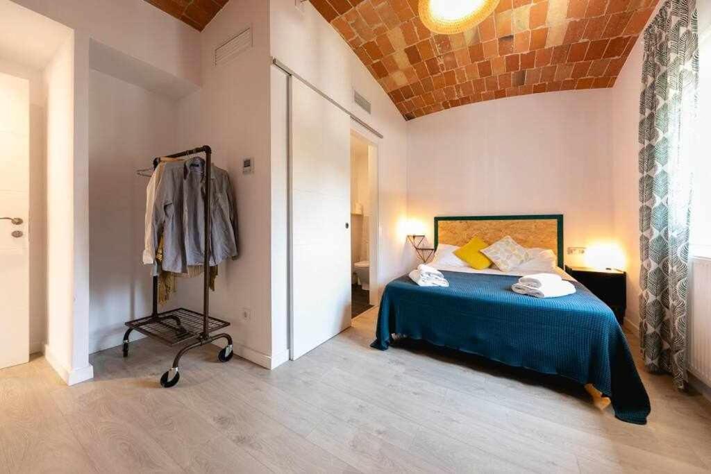 Newly renovated room w Pool & BikeParking