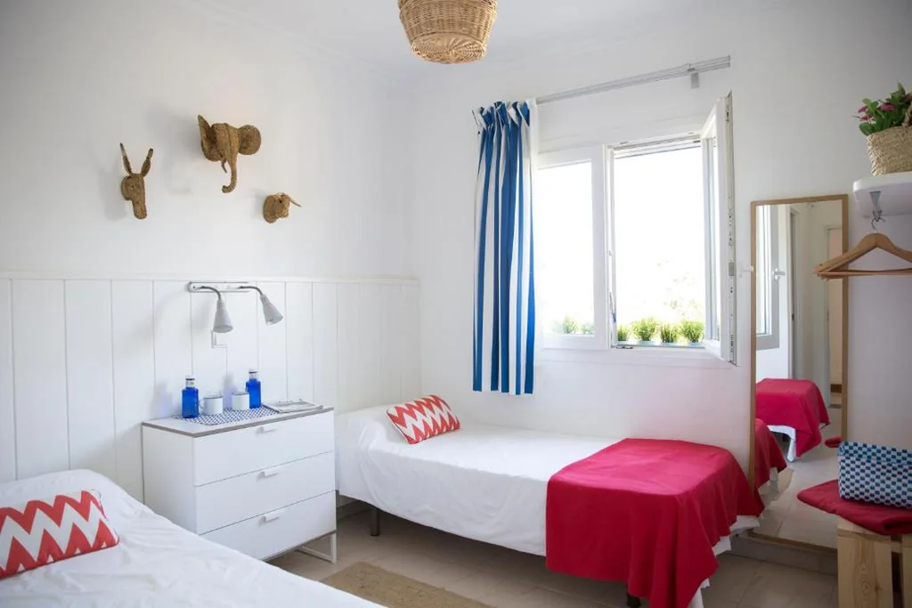 Standard Twin Room with Garden View — Nexo Surf House