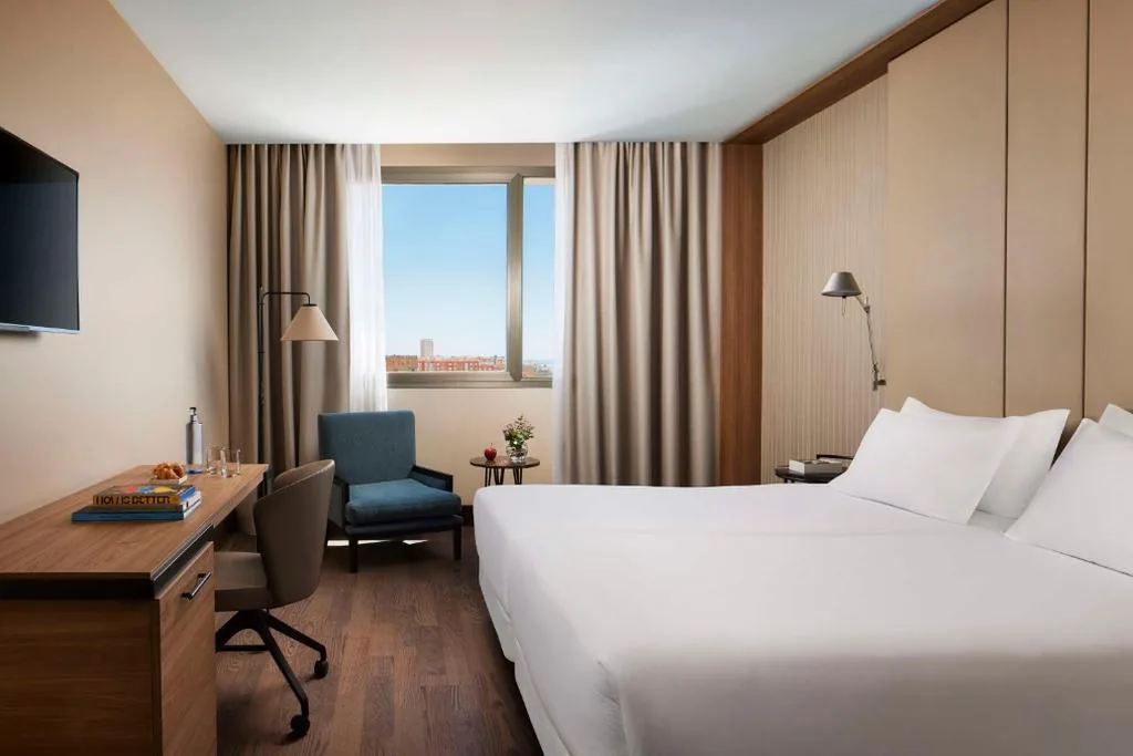 Habitación Doble Estándar con cama supletoria (2 adultos + 1 niño) - 1 o 2 camas — NH Alicante