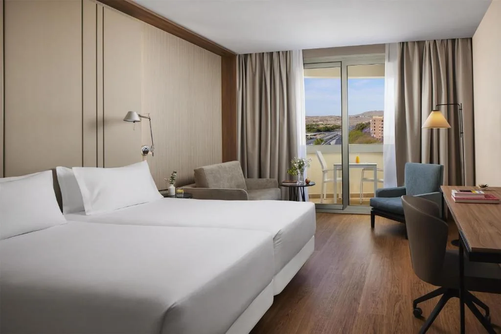 Habitación Doble Superior con terraza y cama supletoria - 1 o 2 camas — NH Alicante