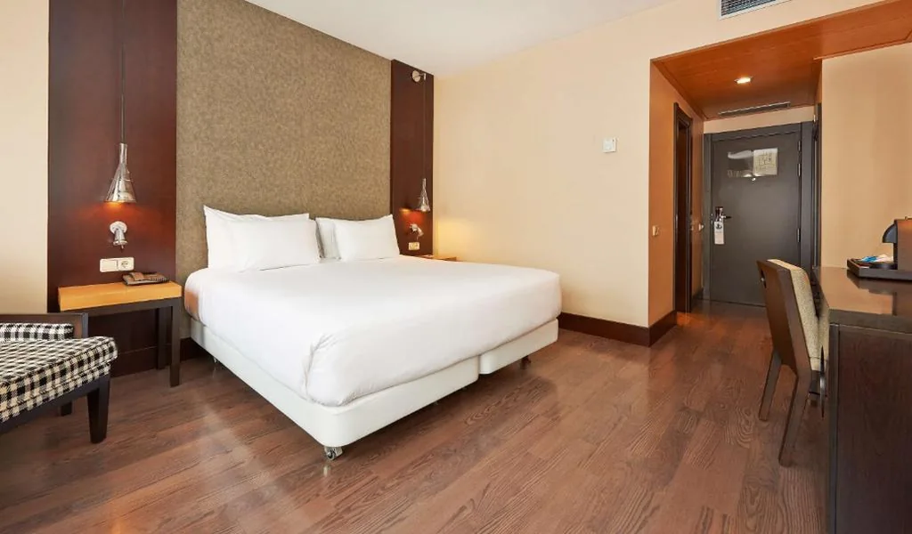 Superior Double Room - 1 or 2 beds — NH Barcelona Eixample