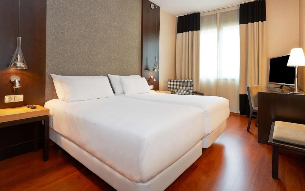 Adjoining Family Room (3 adults + 1 child) — NH Barcelona Eixample