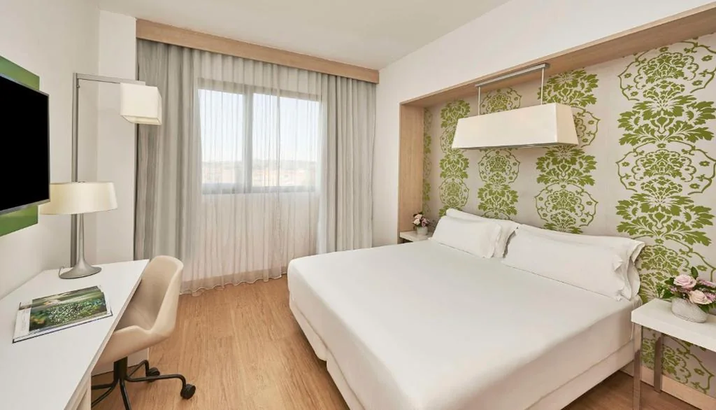Aangrenzende familiekamer (3 volwassenen + 1 kind) — NH Campo Cartagena