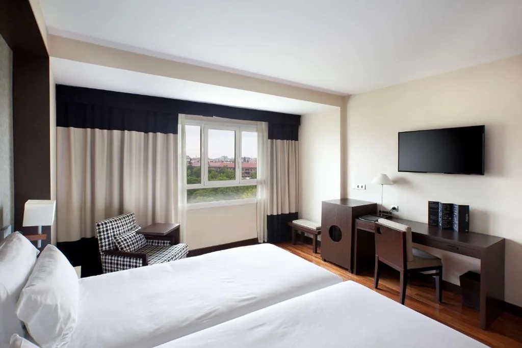 Habitación Doble Estándar con vistas - 1 o 2 camas — NH Canciller Ayala Vitoria