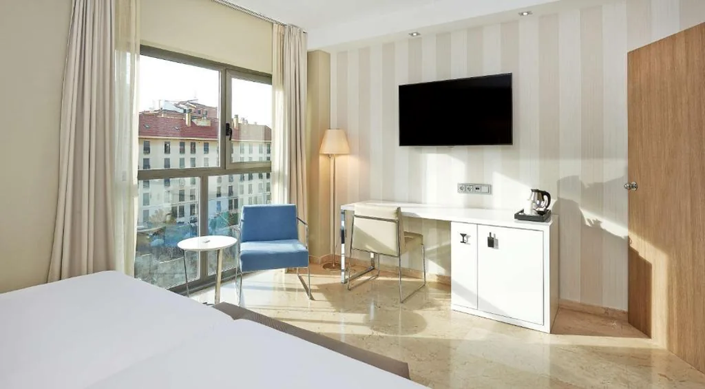 Chambre Double Standard avec vue et terrasse — NH Ciudad de Zaragoza