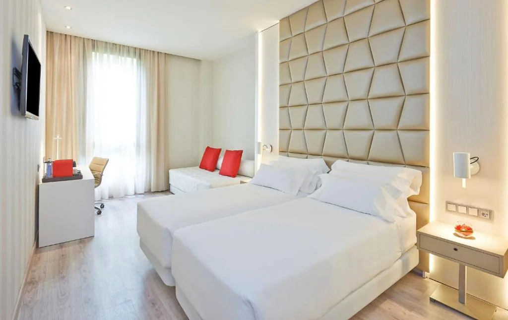 Habitación Triple Superior — NH Collection Barcelona Podium