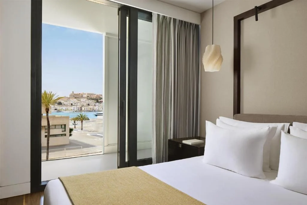 Camera Premium con terrazza e vista — NH Collection Ibiza