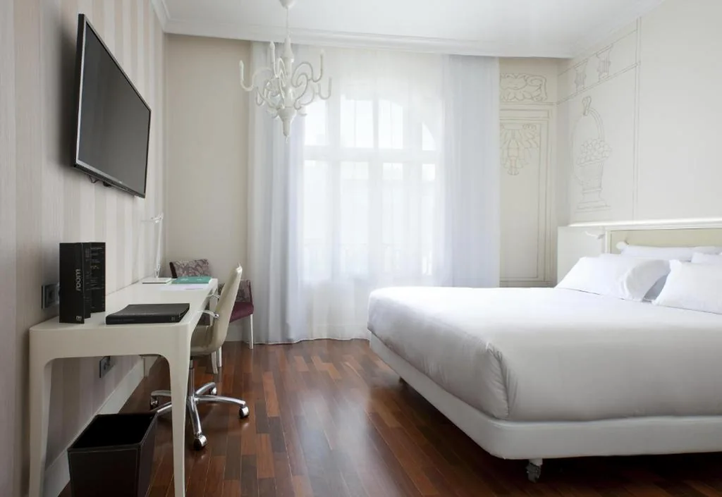 Superior Doppelzimmer mit Aussicht – 1 oder 2 Betten — NH Collection Madrid Abascal