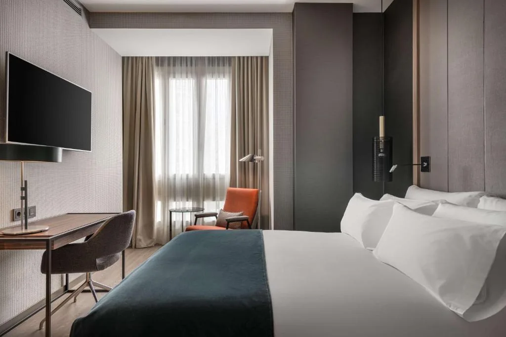 Habitación con 1 o 2 camas Premium con vistas a Gran Vía — NH Collection Madrid Gran Vía