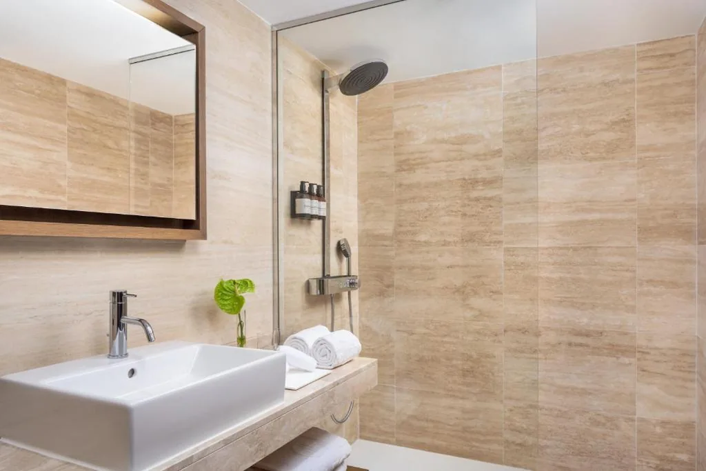 Suite con cama supletoria (2 adultos + 2 niños) — NH Collection Madrid Palacio de Tepa