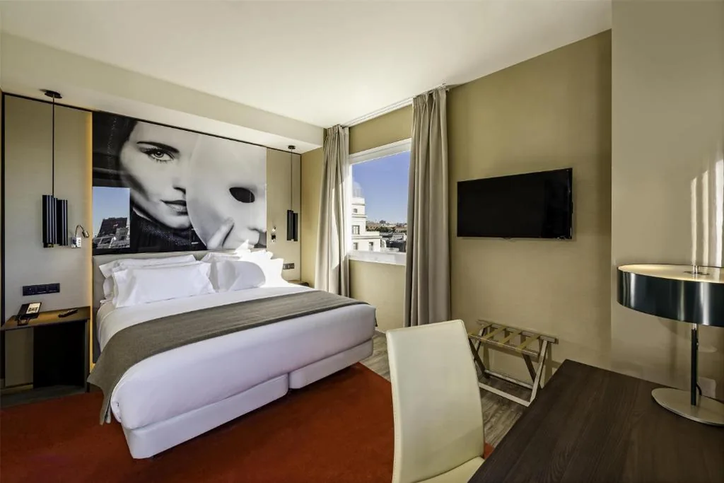 Habitación Doble Premium con vistas - 1 o 2 camas — NH Collection Madrid Suecia