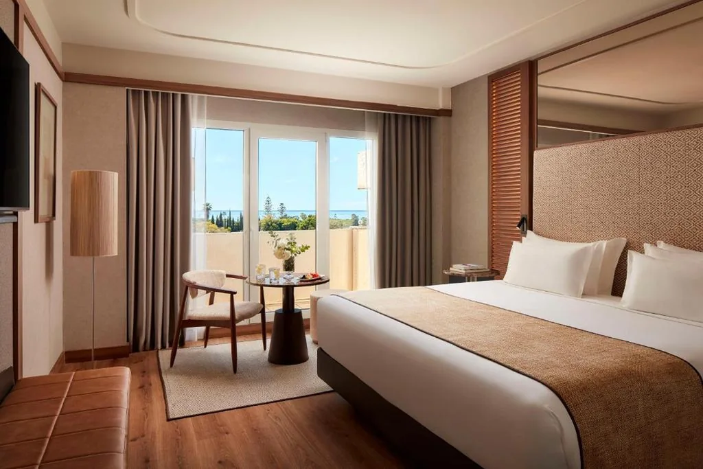 Suite junior avec terrasse et vue sur la mer — NH Collection Marbella