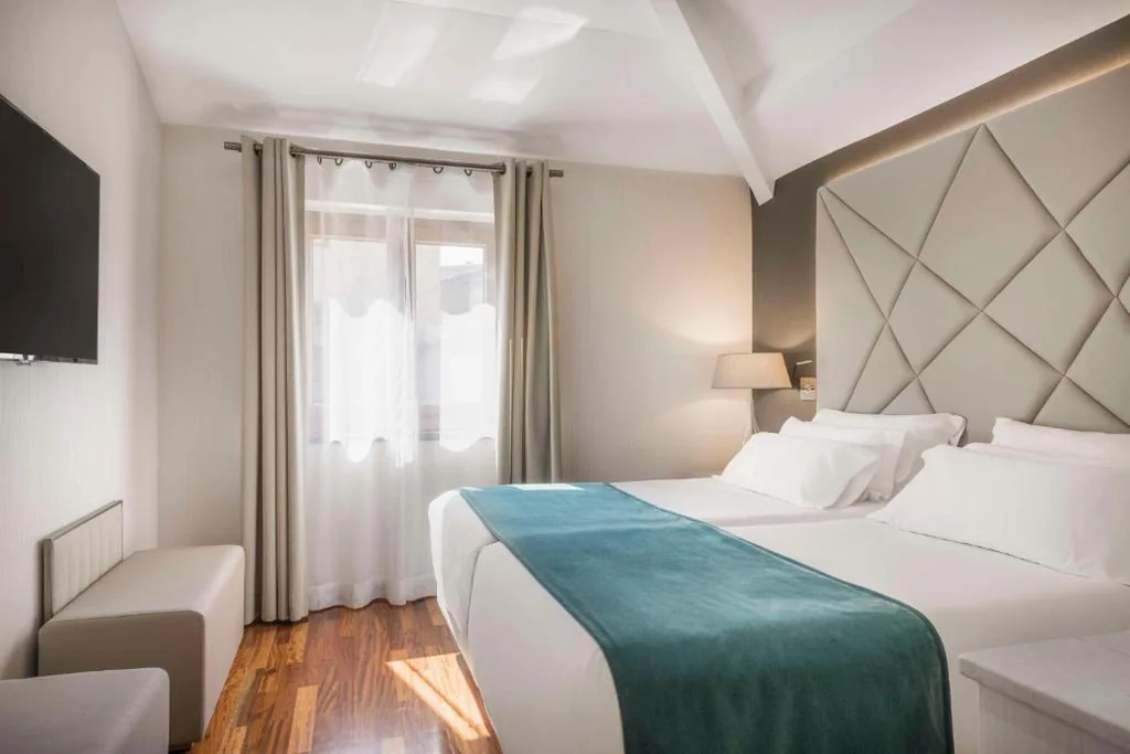 Suite Dúplex Junior con cama supletoria (2 adultos + 1 niño) - 2 camas — NH Collection Salamanca Palacio de Castellanos