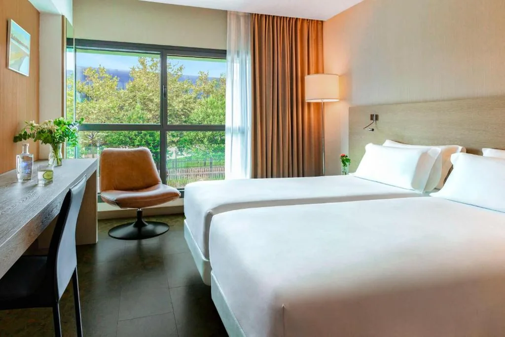 Adjoining Family Room (2 adults + 2 children) — NH Gijón