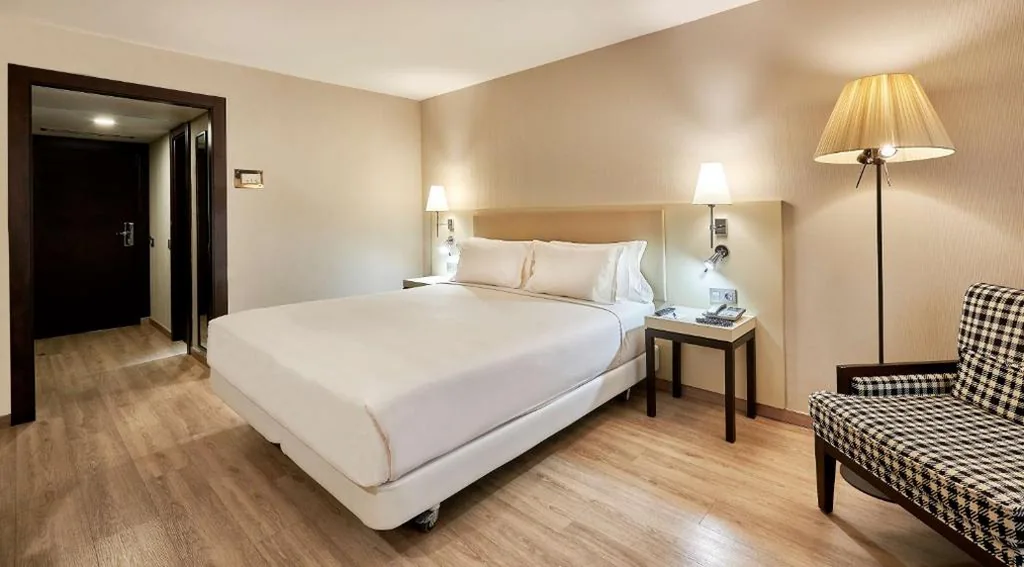 Standard-Doppelzimmer – 1 oder 2 Betten — NH Lleida Pirineos