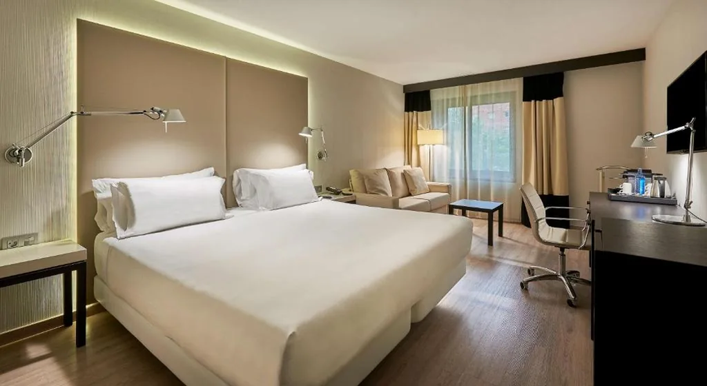Superior-Doppelzimmer mit 1 Zustellbett – 1 oder 2 Betten (2 Erwachsene + 1 Kind) — NH Lleida Pirineos