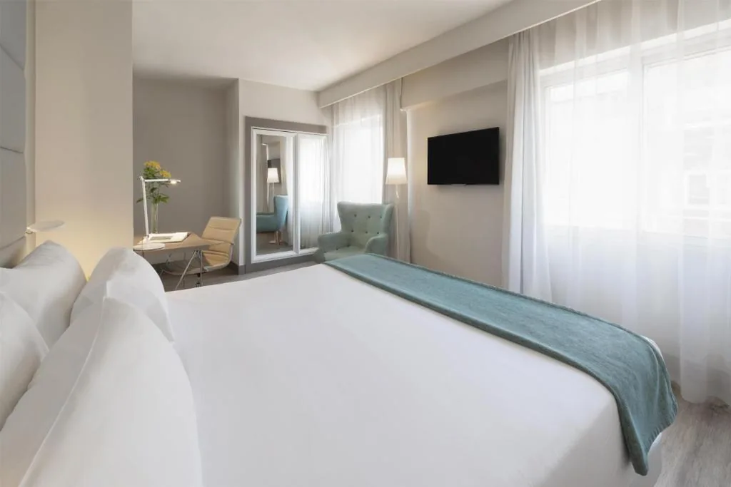Chambre familiale communicante (3 adultes + 1 enfant) — NH Madrid Zurbano