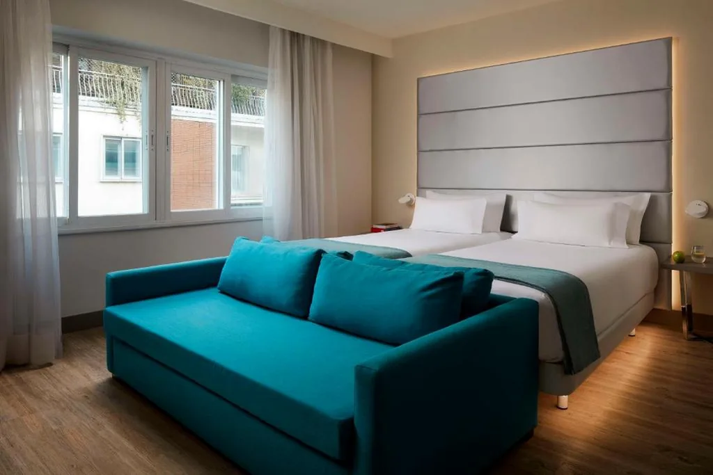 Chambre triple supérieure avec vue — NH Madrid Zurbano